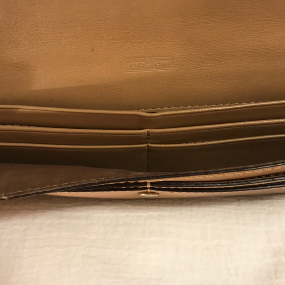 NWOT Tan coach wallet - Picture 2 of 4